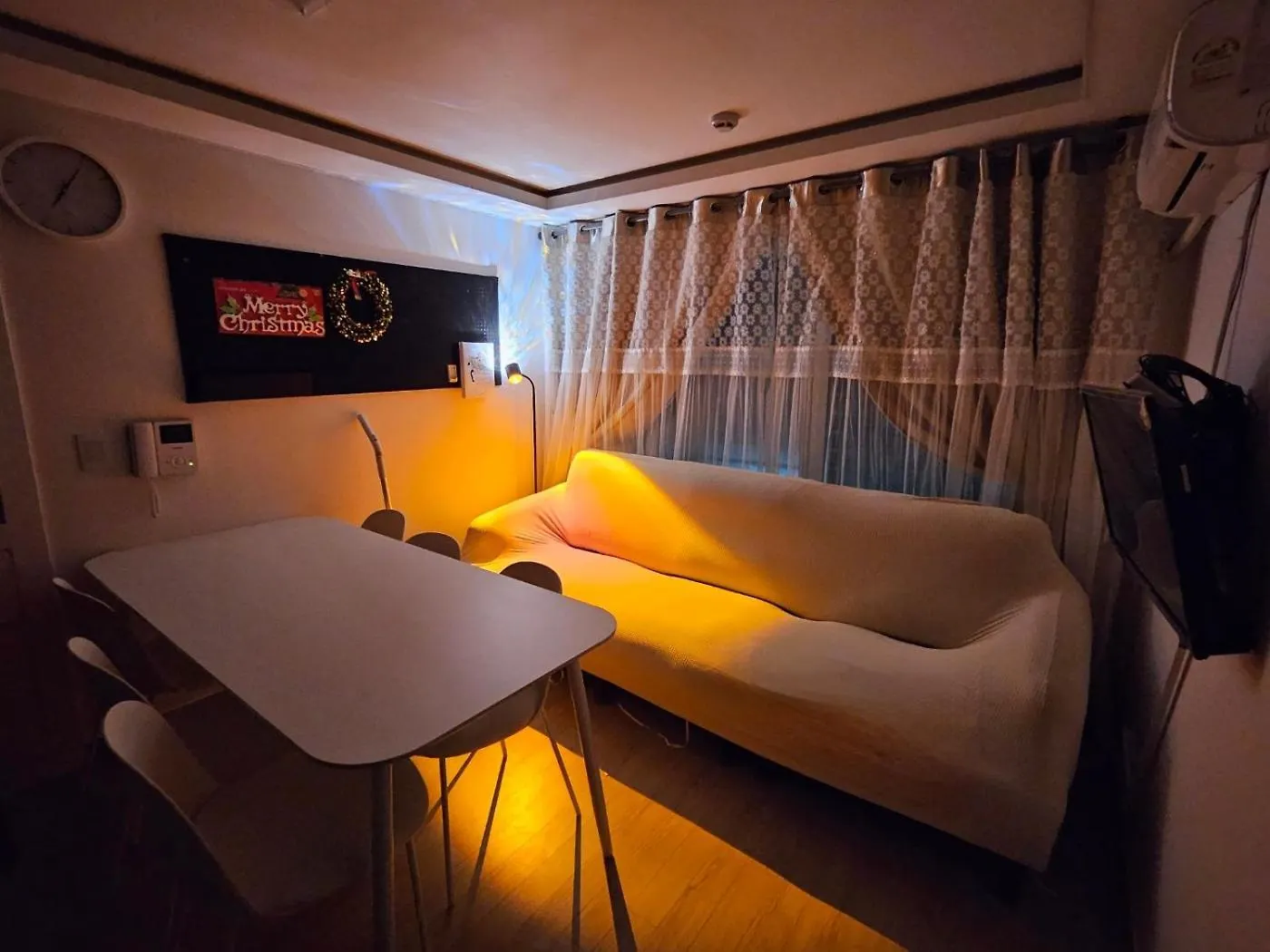 Kontakte von Hongdae T House